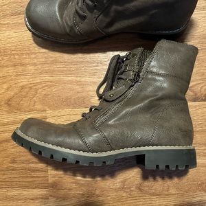 Brown lace up boots - 8.5